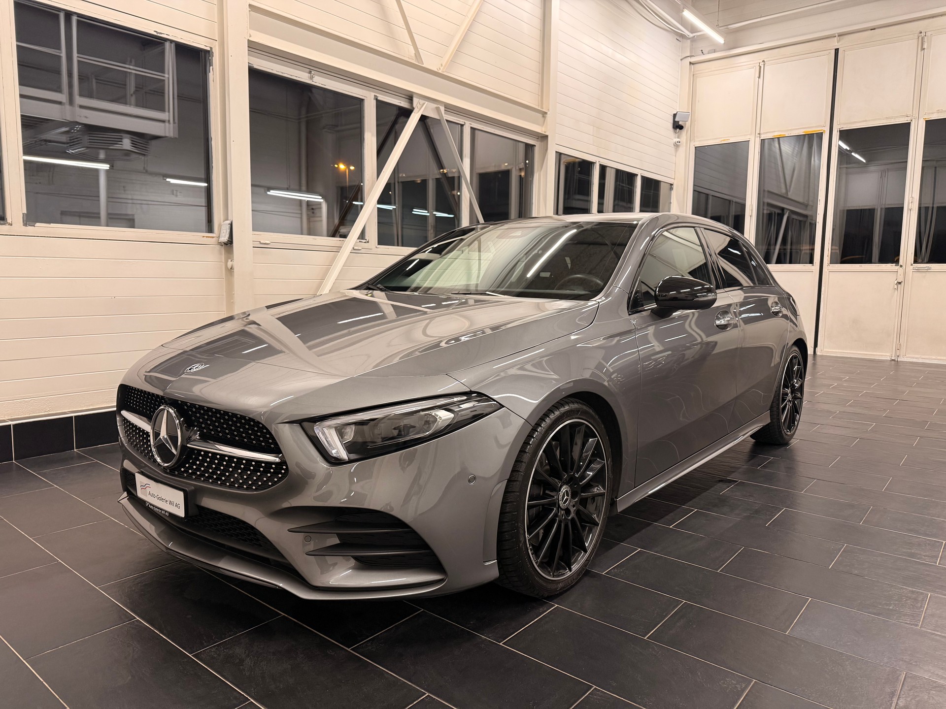 MERCEDES-BENZ A 250 AMG Line 7G-DCT-showroom-element-1