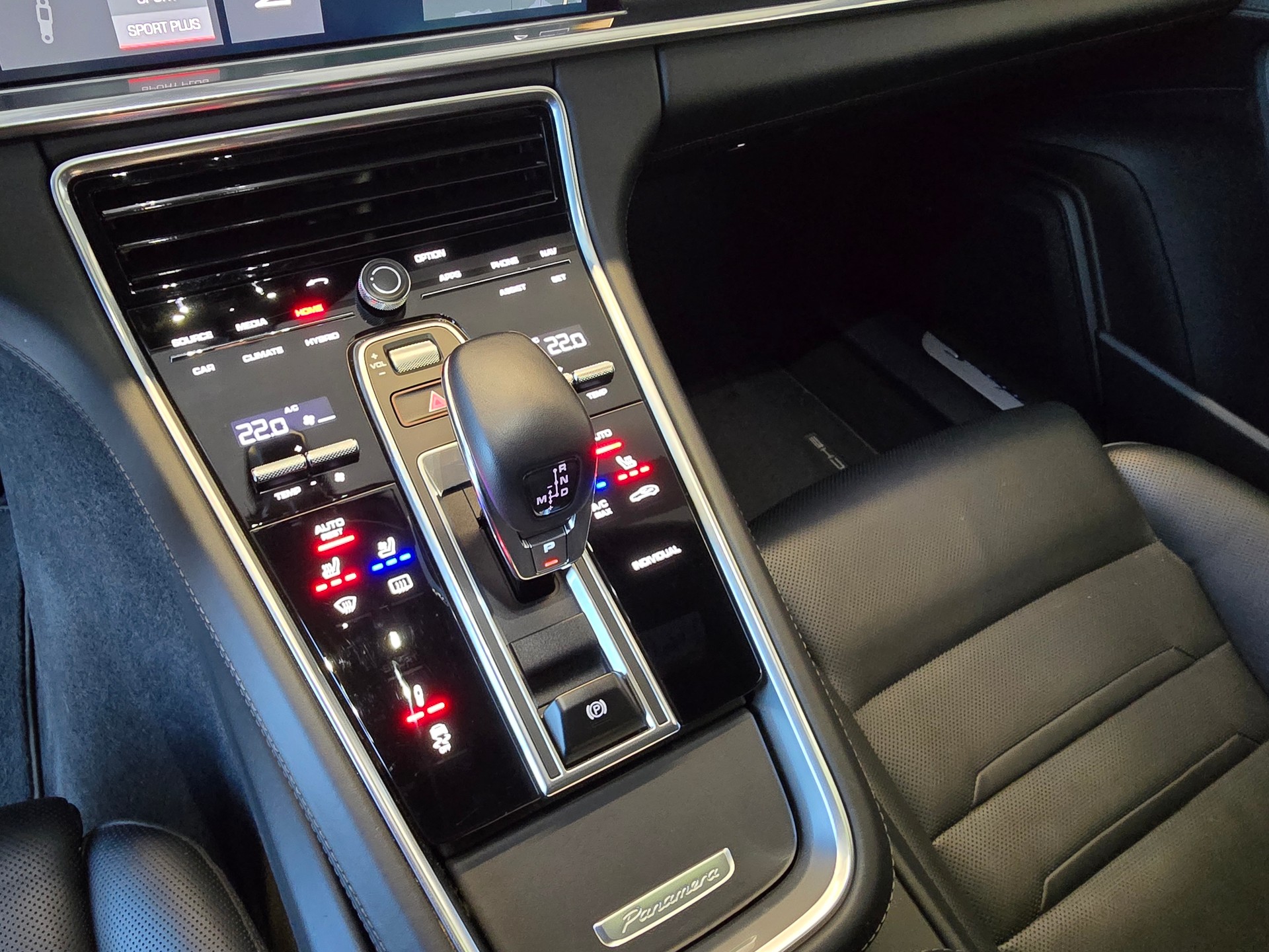 PORSCHE Panamera Turbo S E-Hybrid Sport Turismo PDK-image-17