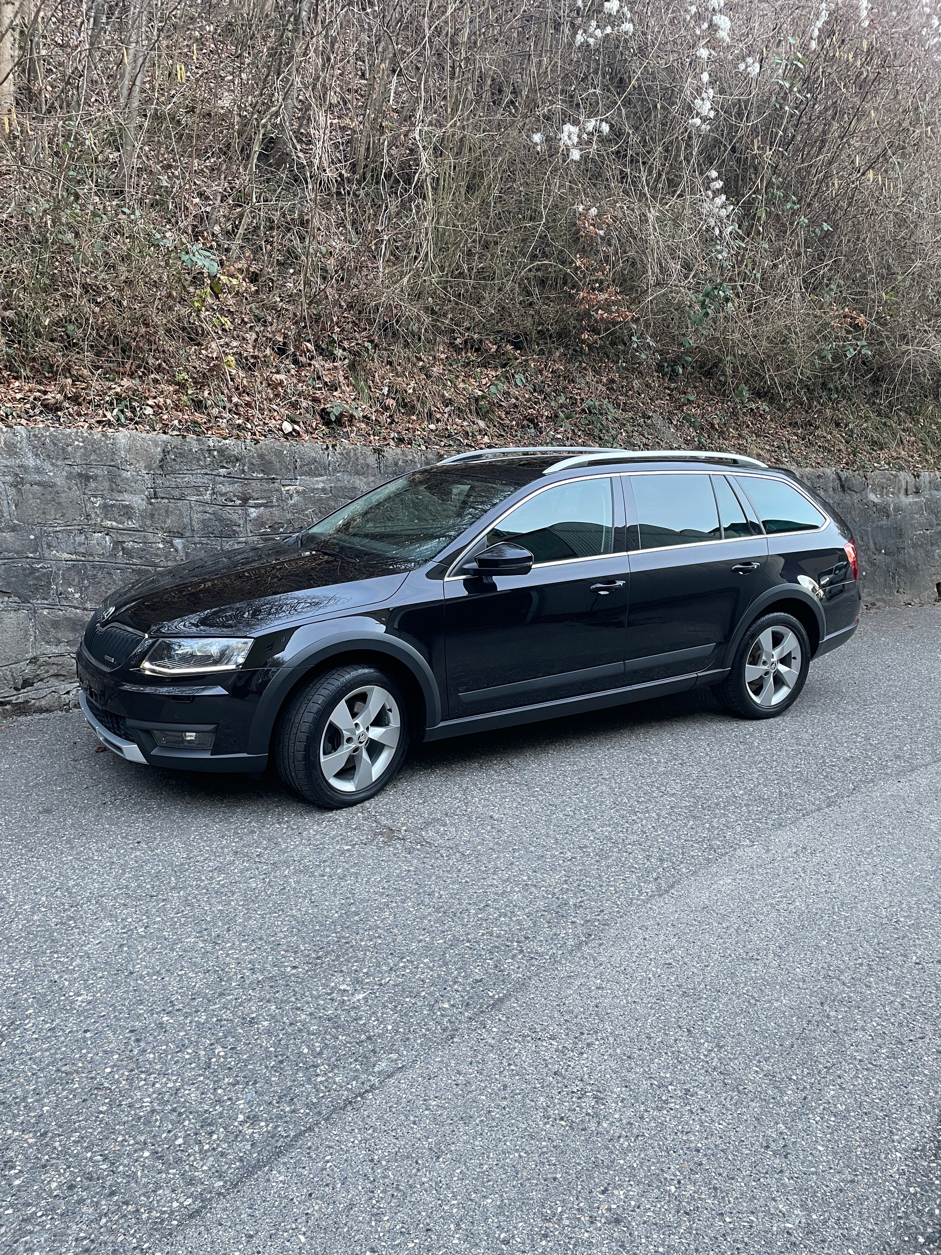SKODA Octavia Combi 2.0 TDI Scout *** 4x4 *** DSG ** ATTELAGE ** ALCANTARA-CUIR **