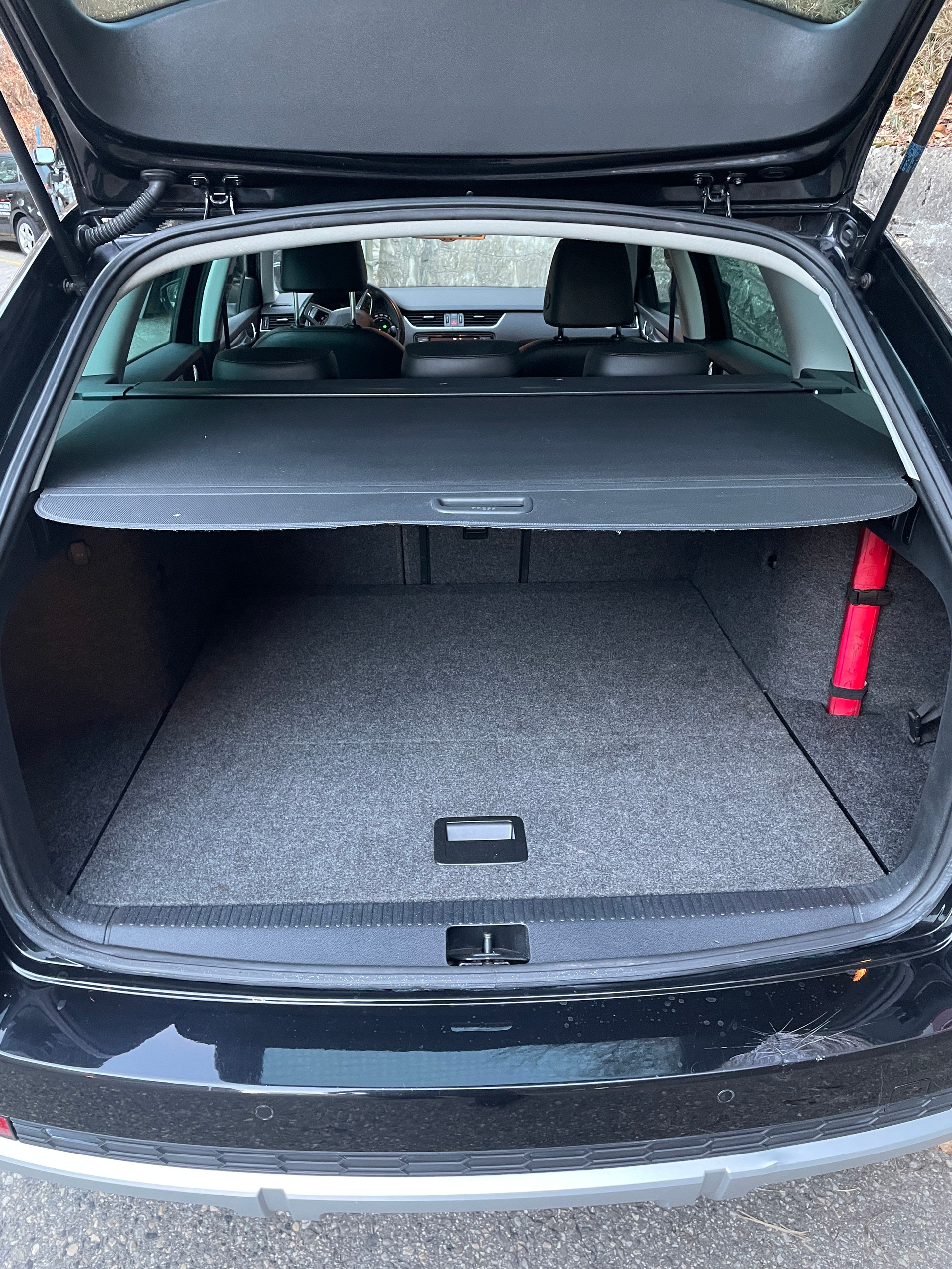 SKODA Octavia Combi 2.0 TDI Scout *** 4x4 *** DSG ** ATTELAGE ** ALCANTARA-CUIR **-image-11