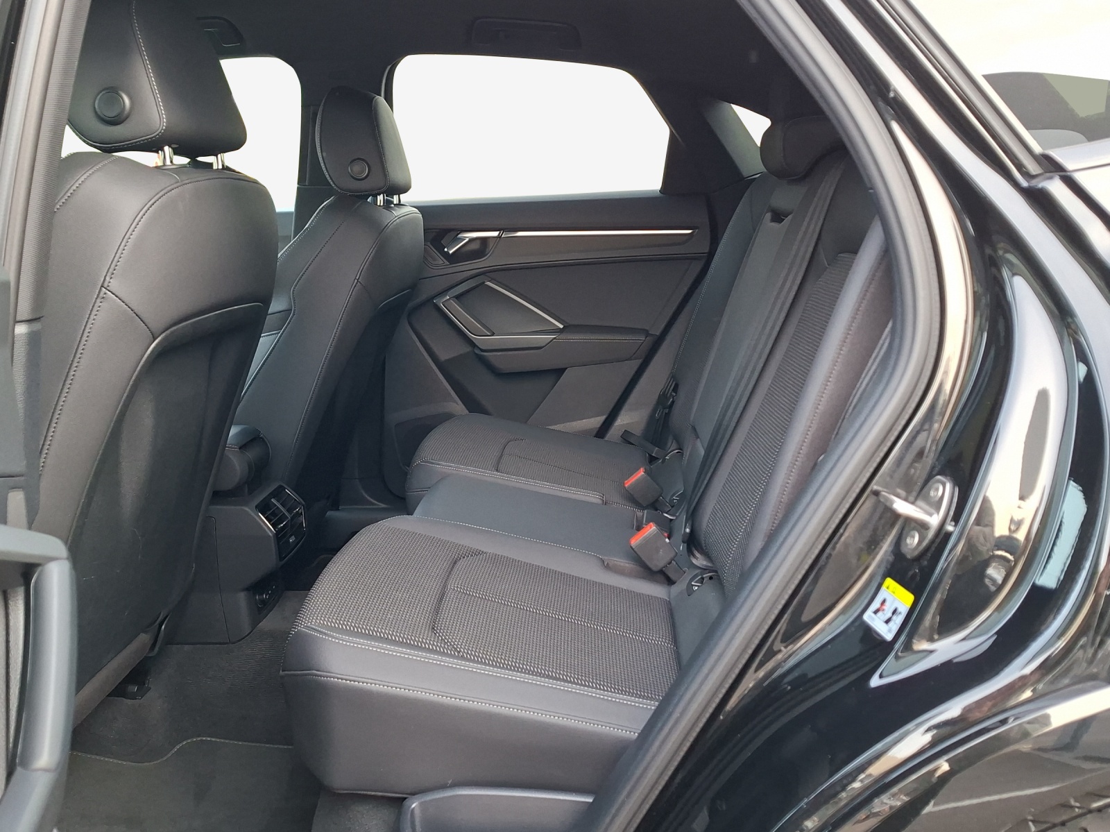 AUDI Q3 Sportback 40 TDI S line Attraction quattro S-tronic-image-11
