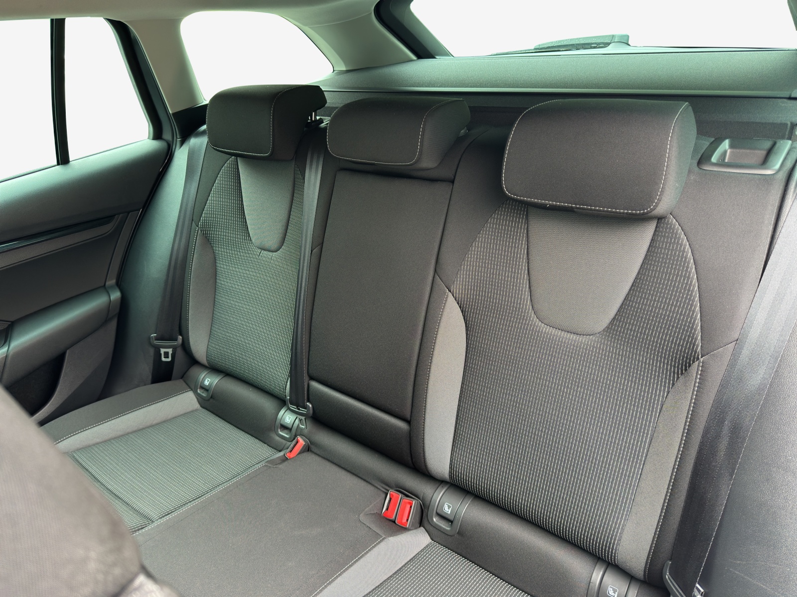 SKODA Octavia Combi 1.4 TSI PHEV DSG Ambition-image-12