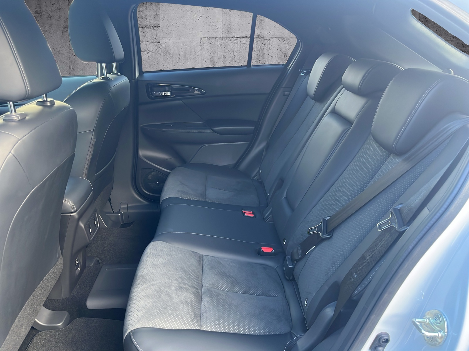 MITSUBISHI Eclipse Cross 2.4 PHEV Blackline 4WD-image-13