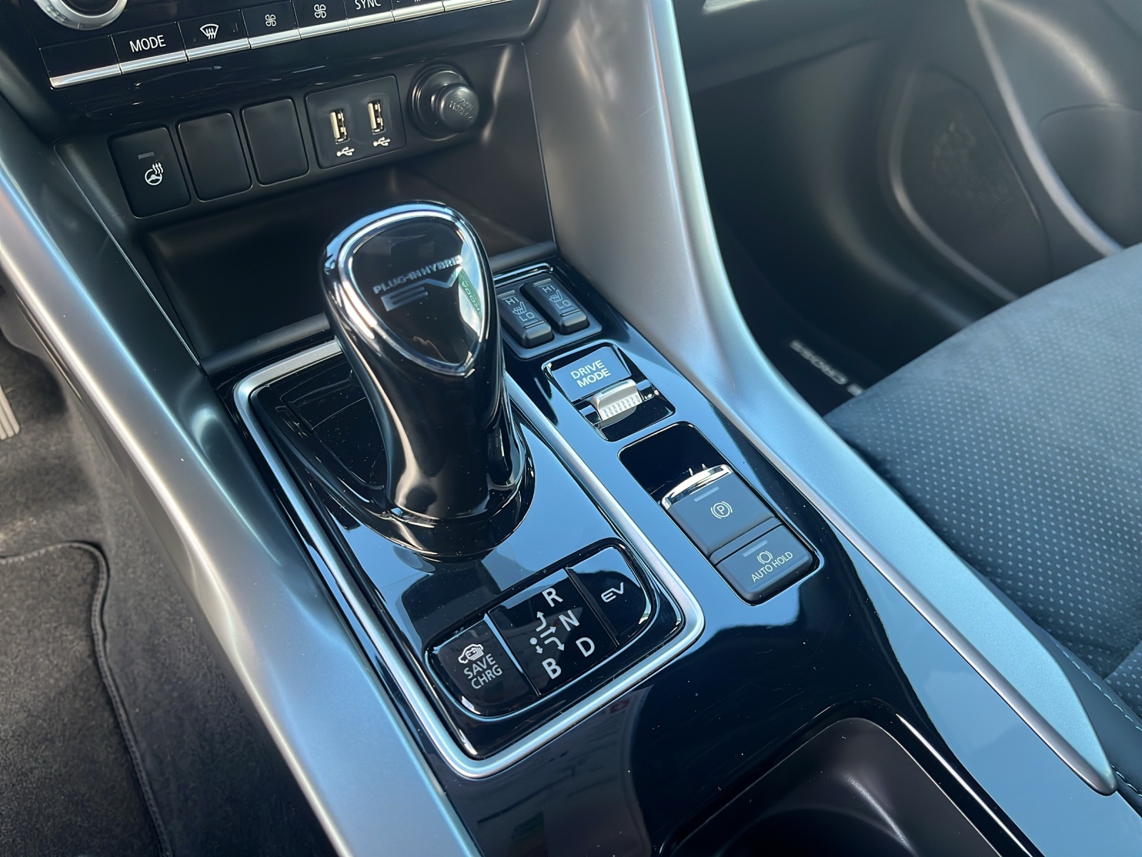 MITSUBISHI Eclipse Cross 2.4 PHEV Blackline 4WD-image-18