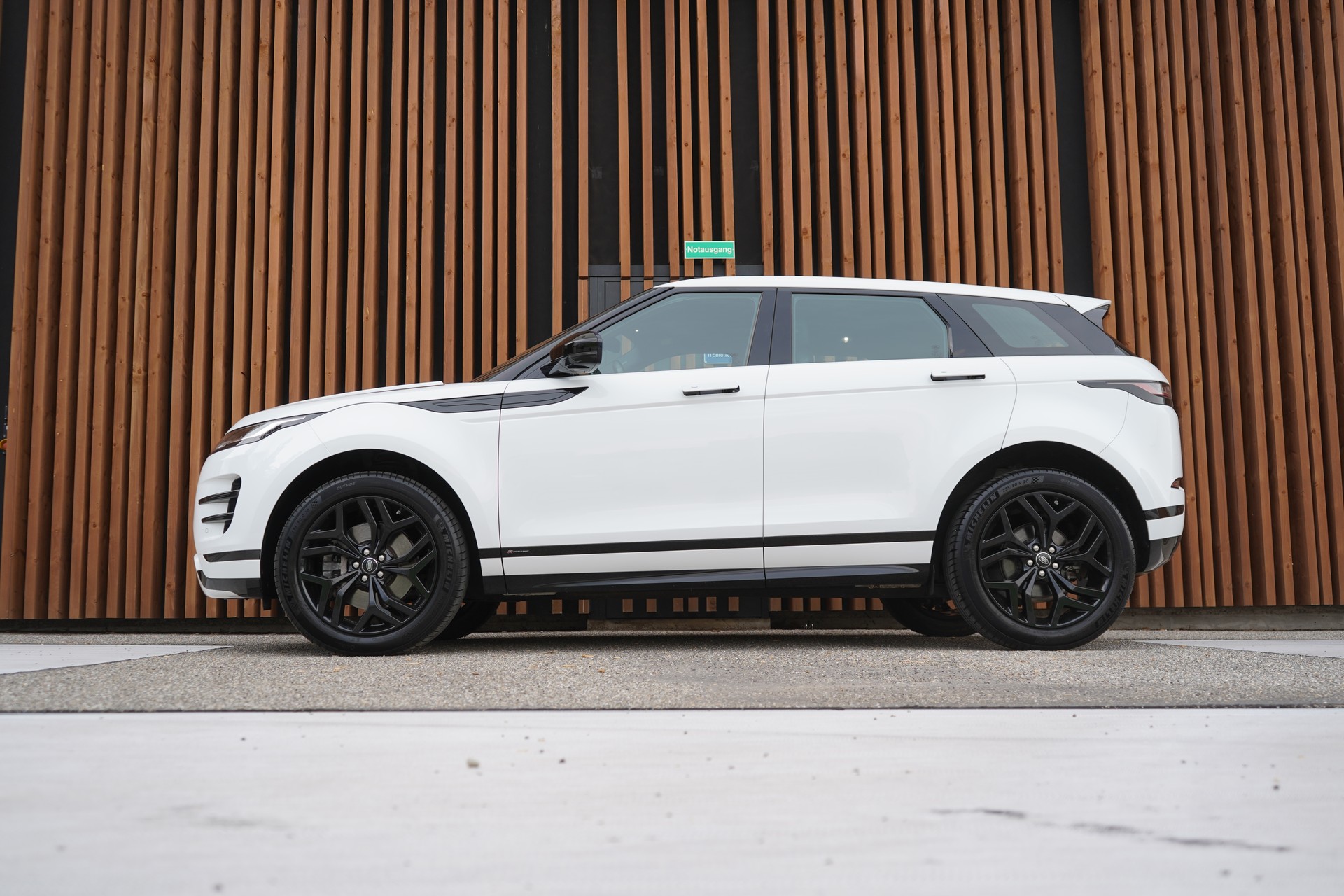 LAND ROVER RANGE ROVER EVOQUE R-DYNAMIC P 200 AT9 l 200 PS-image-1
