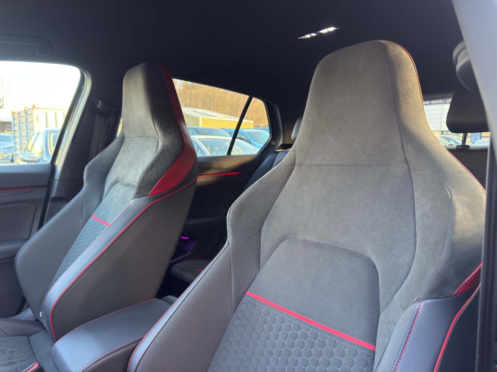 VW Golf 2.0 TSI GTI Clubsport DSG-image-9