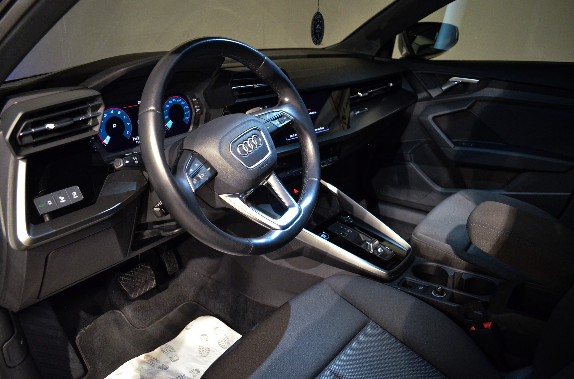 AUDI A3 Sportback 35 TFSI S line Attraction S-tronic-image-12