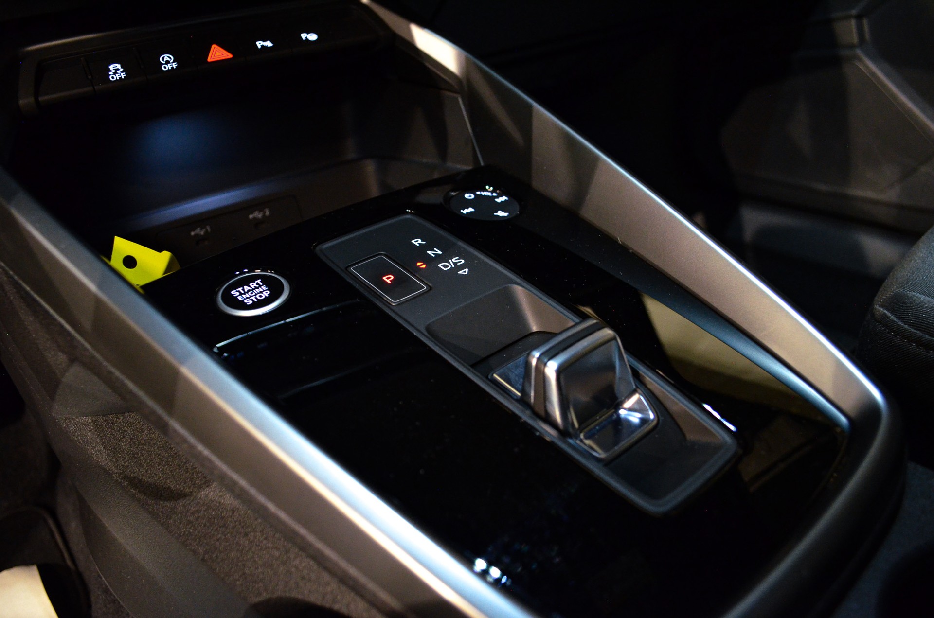 AUDI A3 Sportback 35 TFSI S line Attraction S-tronic-image-13