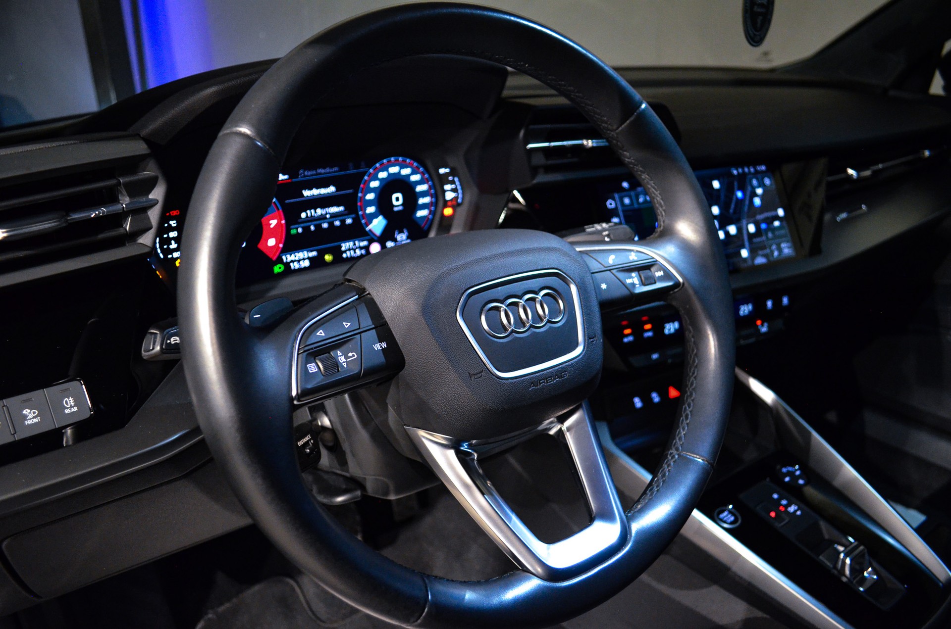 AUDI A3 Sportback 35 TFSI S line Attraction S-tronic-image-16