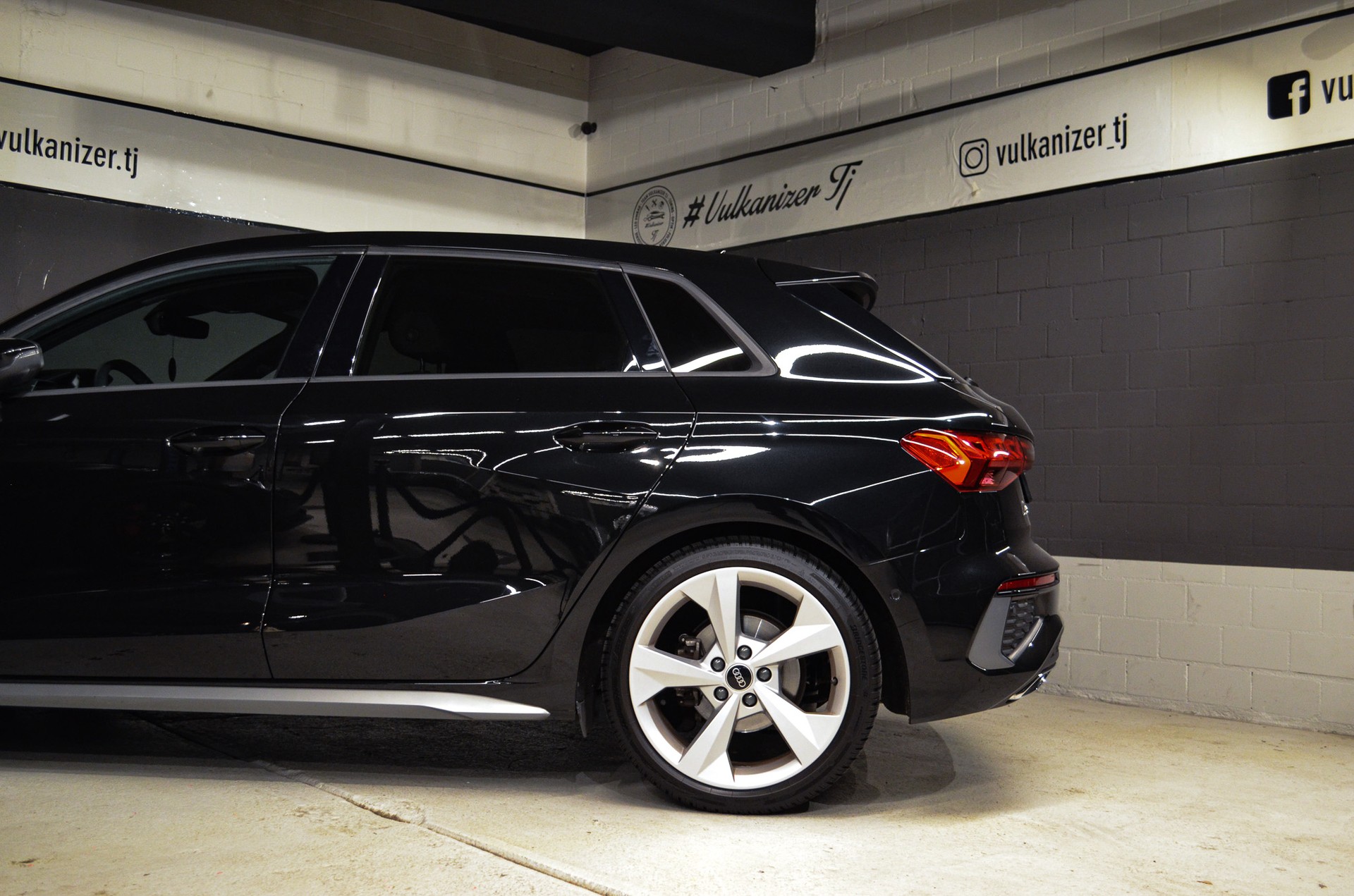 AUDI A3 Sportback 35 TFSI S line Attraction S-tronic-image-7