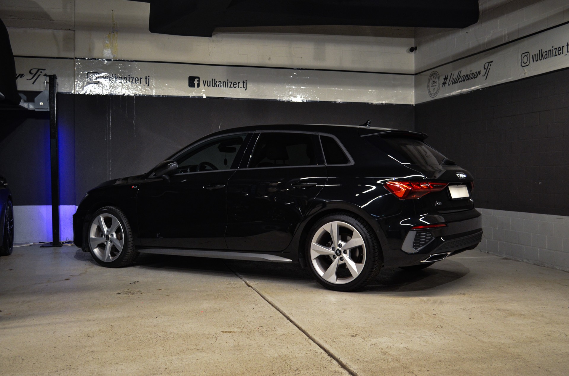 AUDI A3 Sportback 35 TFSI S line Attraction S-tronic-image-5