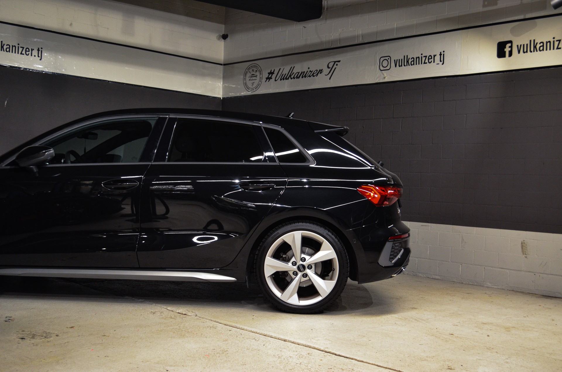 AUDI A3 Sportback 35 TFSI S line Attraction S-tronic-image-6