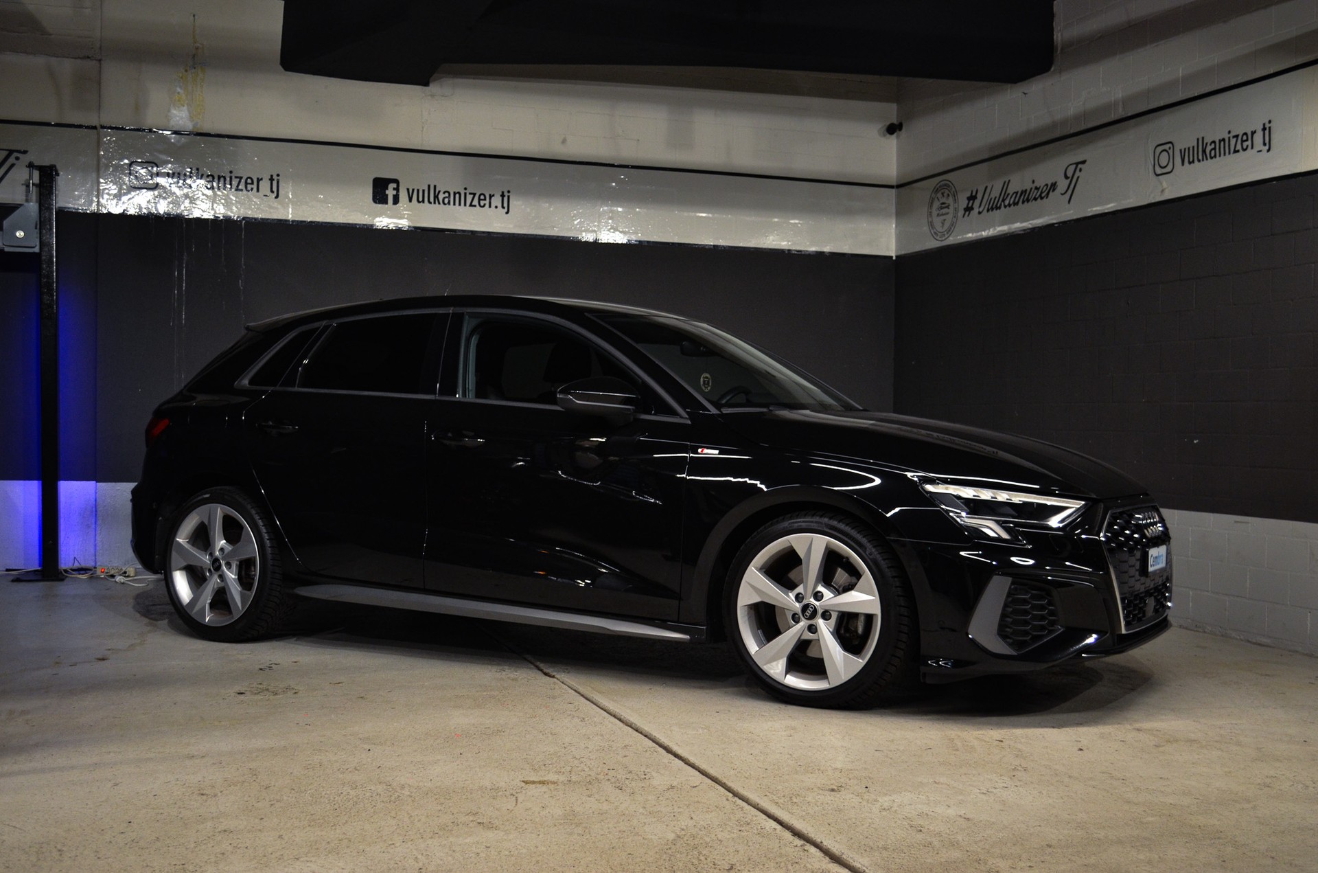 AUDI A3 Sportback 35 TFSI S line Attraction S-tronic-showroom-element-1