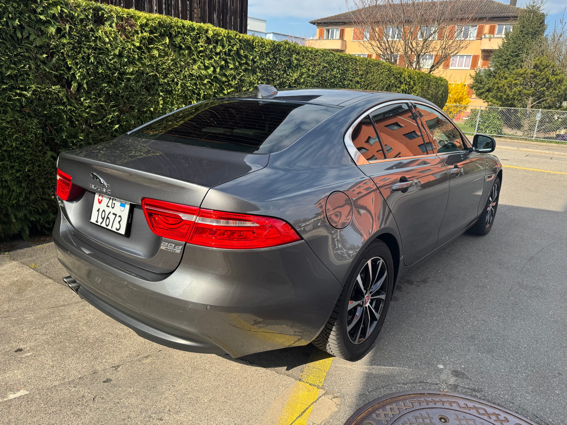 JAGUAR XE 20d AWD Automat-image-3