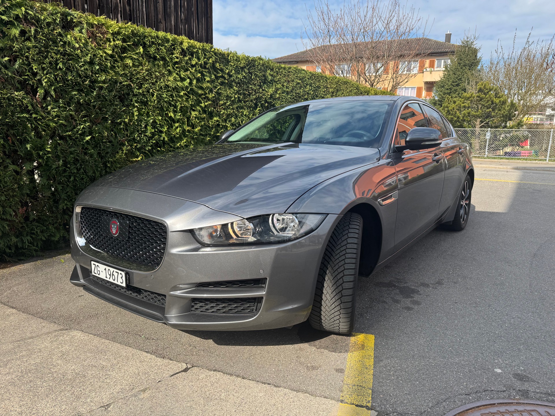 JAGUAR XE 20d AWD Automat-image-0