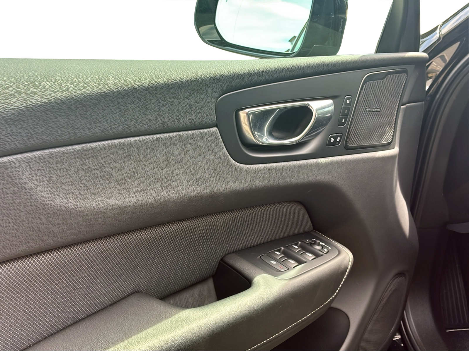 VOLVO XC60 2.0 T8 TE R-Design eAWD-image-13