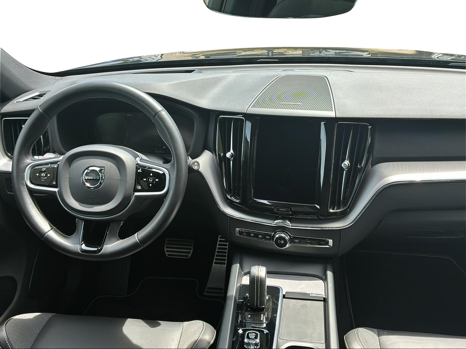 VOLVO XC60 2.0 T8 TE R-Design eAWD-image-10