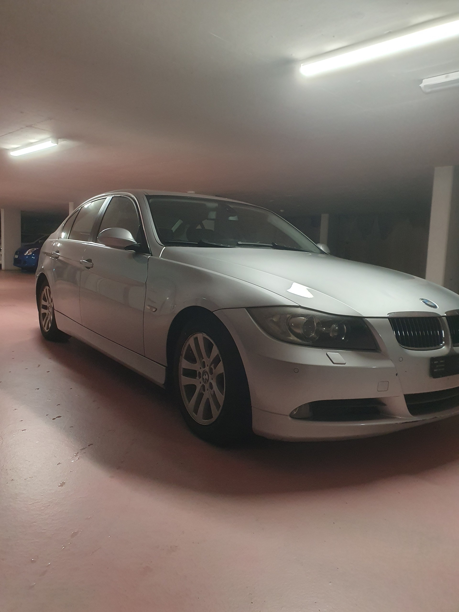 BMW 325i-image-1