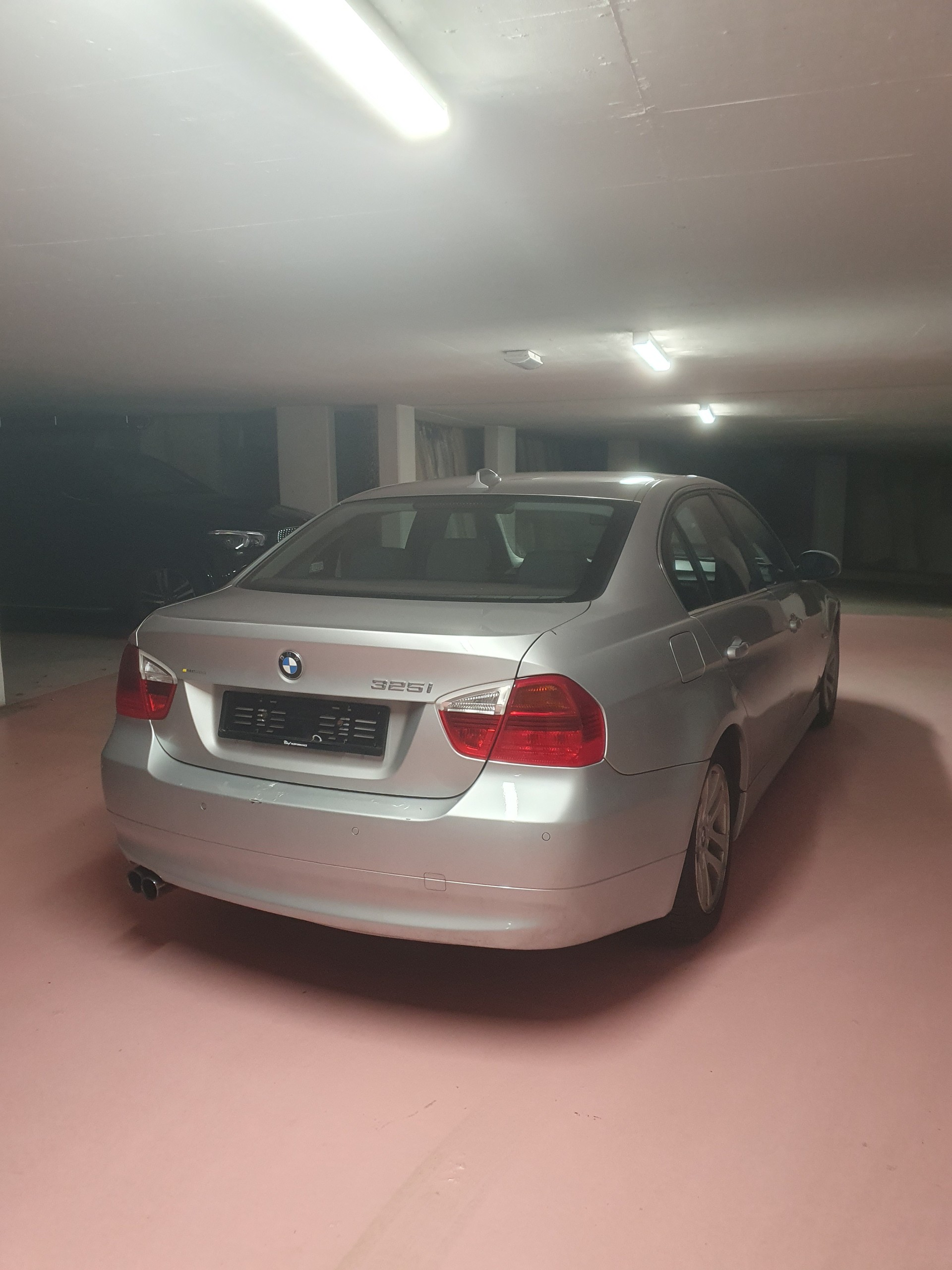 BMW 325i-image-2