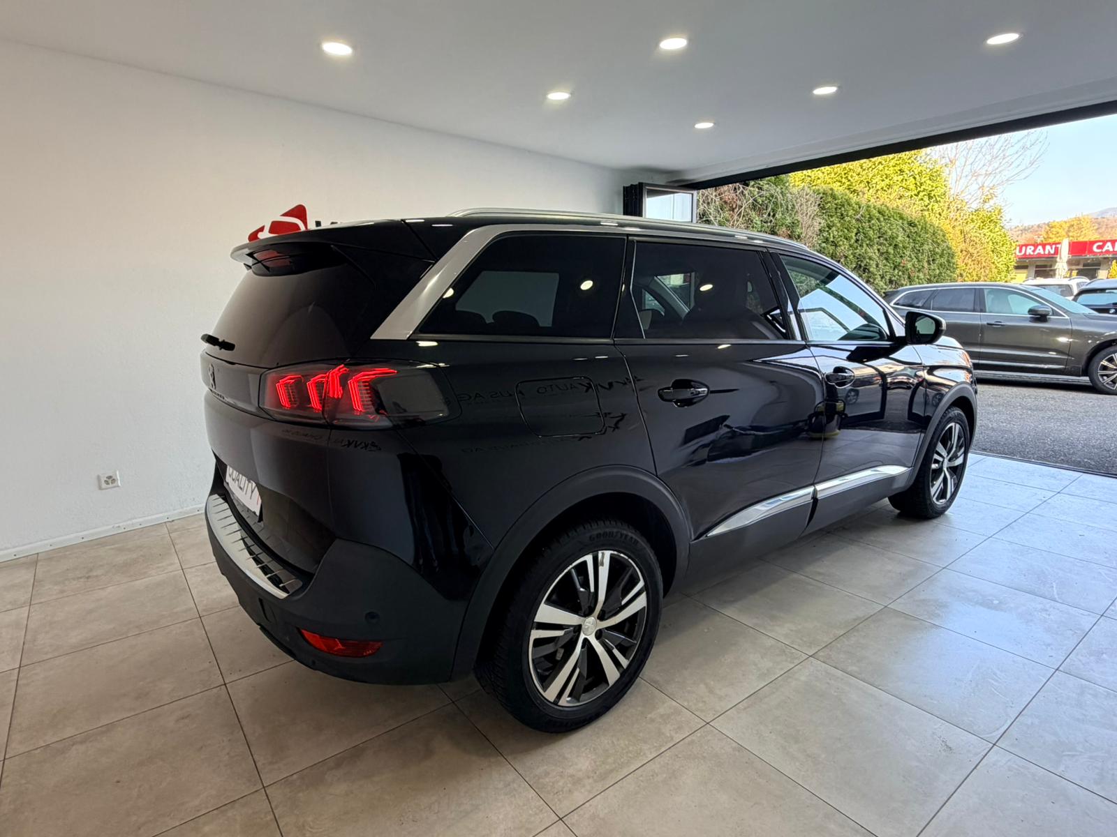 PEUGEOT 5008 1.5 BlueHDi Allure Pack EAT8*7 Plätzer*-image-3