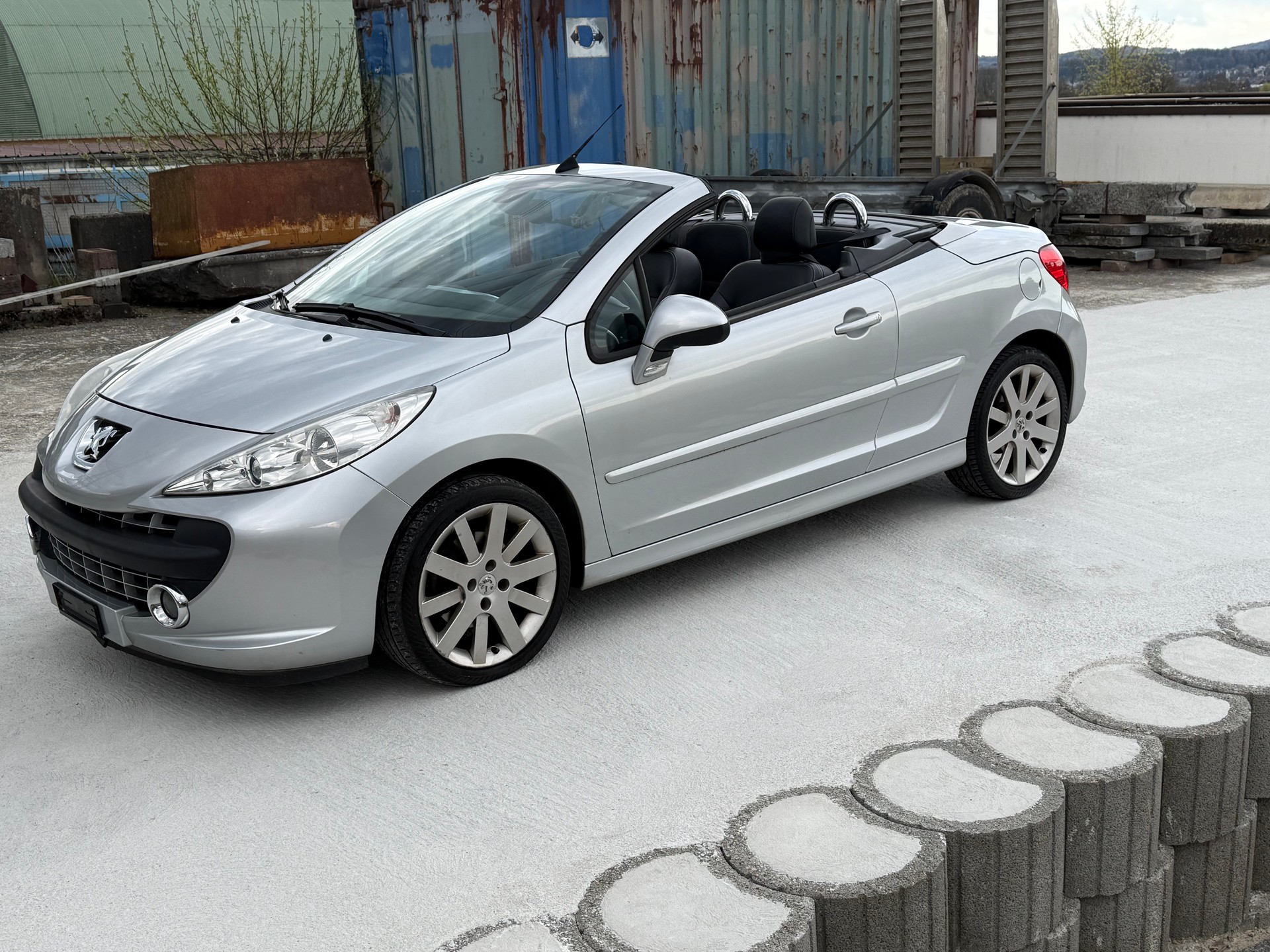 PEUGEOT 207 CC 1.6 16V Turbo Roland Garros Edition