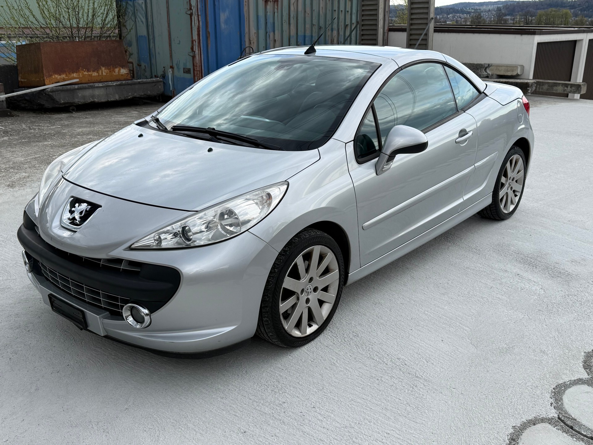 PEUGEOT 207 CC 1.6 16V Turbo Roland Garros Edition-image-4