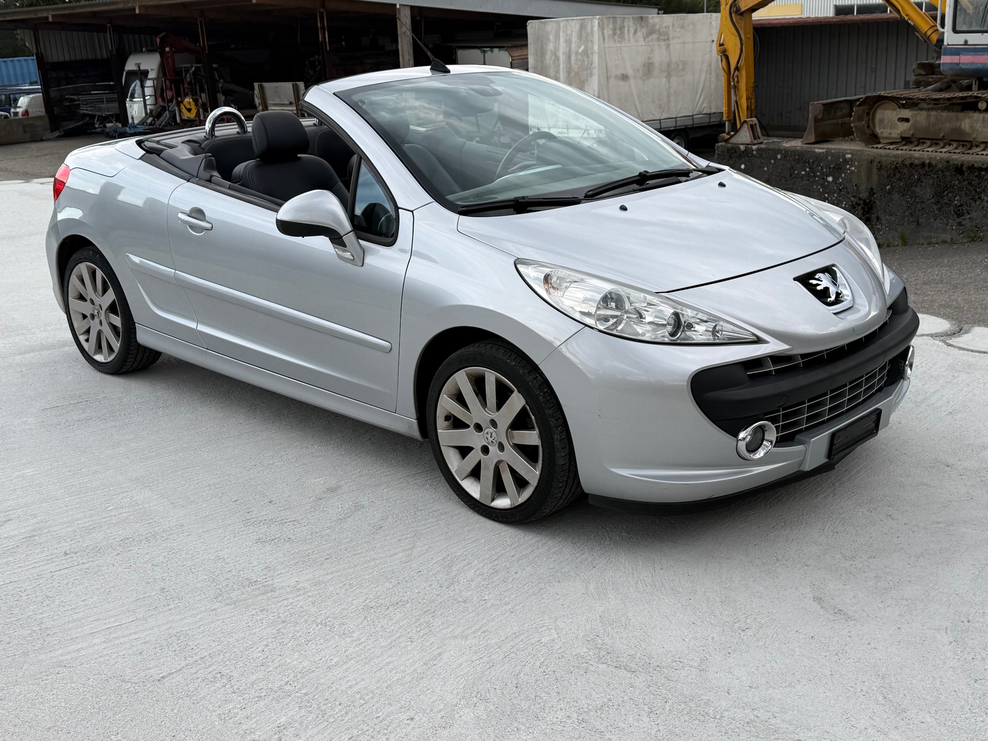 PEUGEOT 207 CC 1.6 16V Turbo Roland Garros Edition-image-1