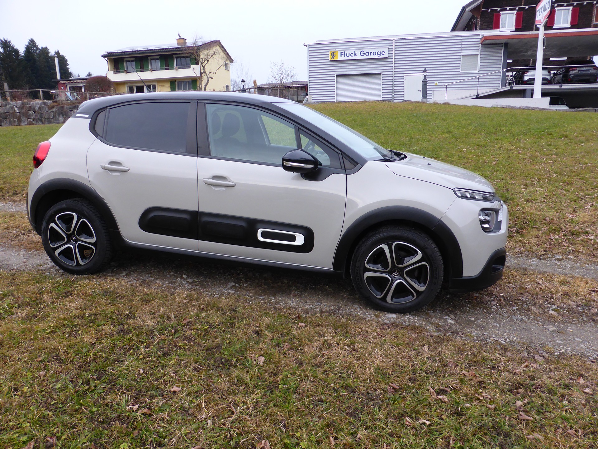 CITROEN C3 1.2i PureTech Swiss Edition-image-5