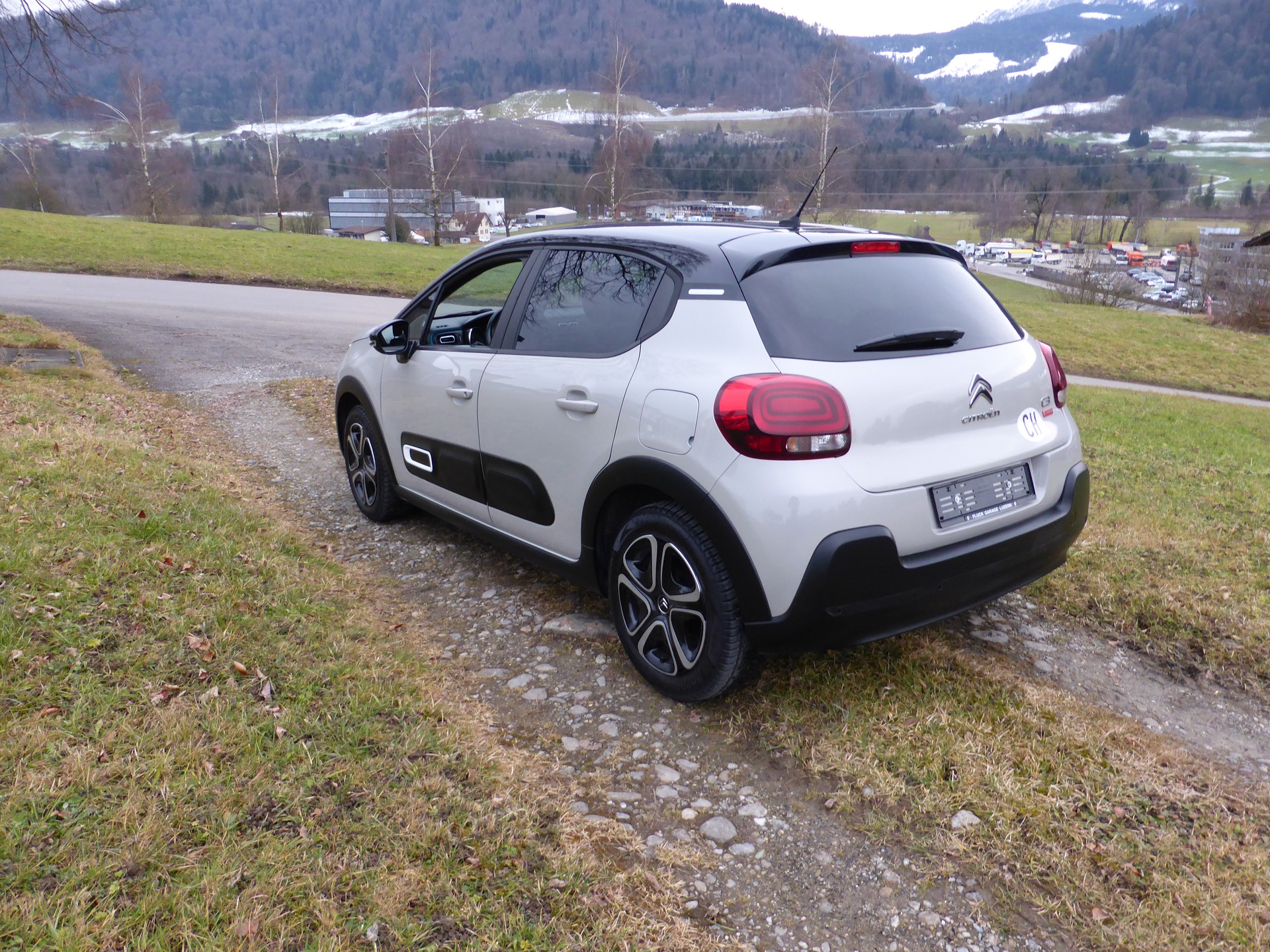 CITROEN C3 1.2i PureTech Swiss Edition-image-2