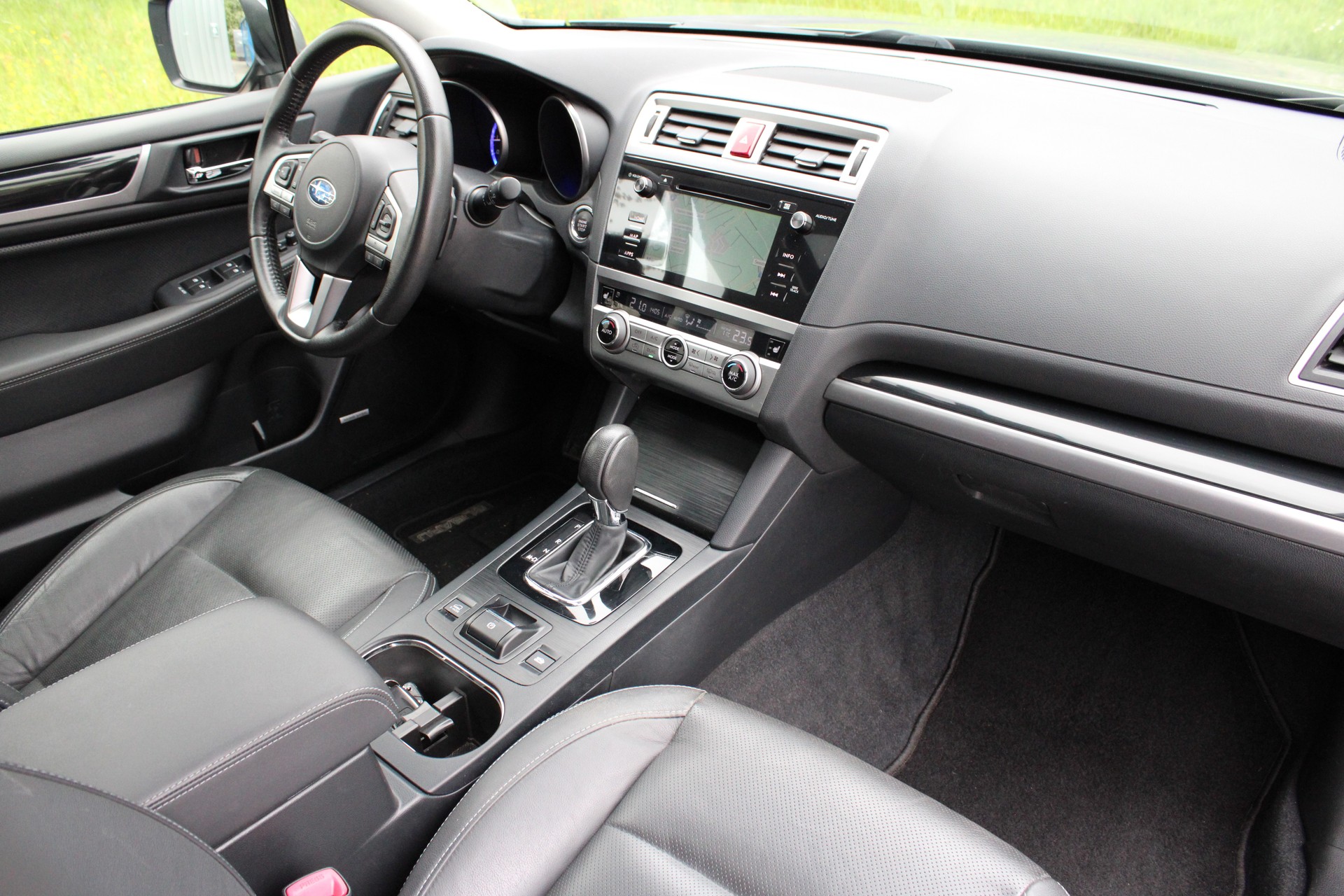 SUBARU Outback 2.5i Luxury AWD Lineartronic-image-12
