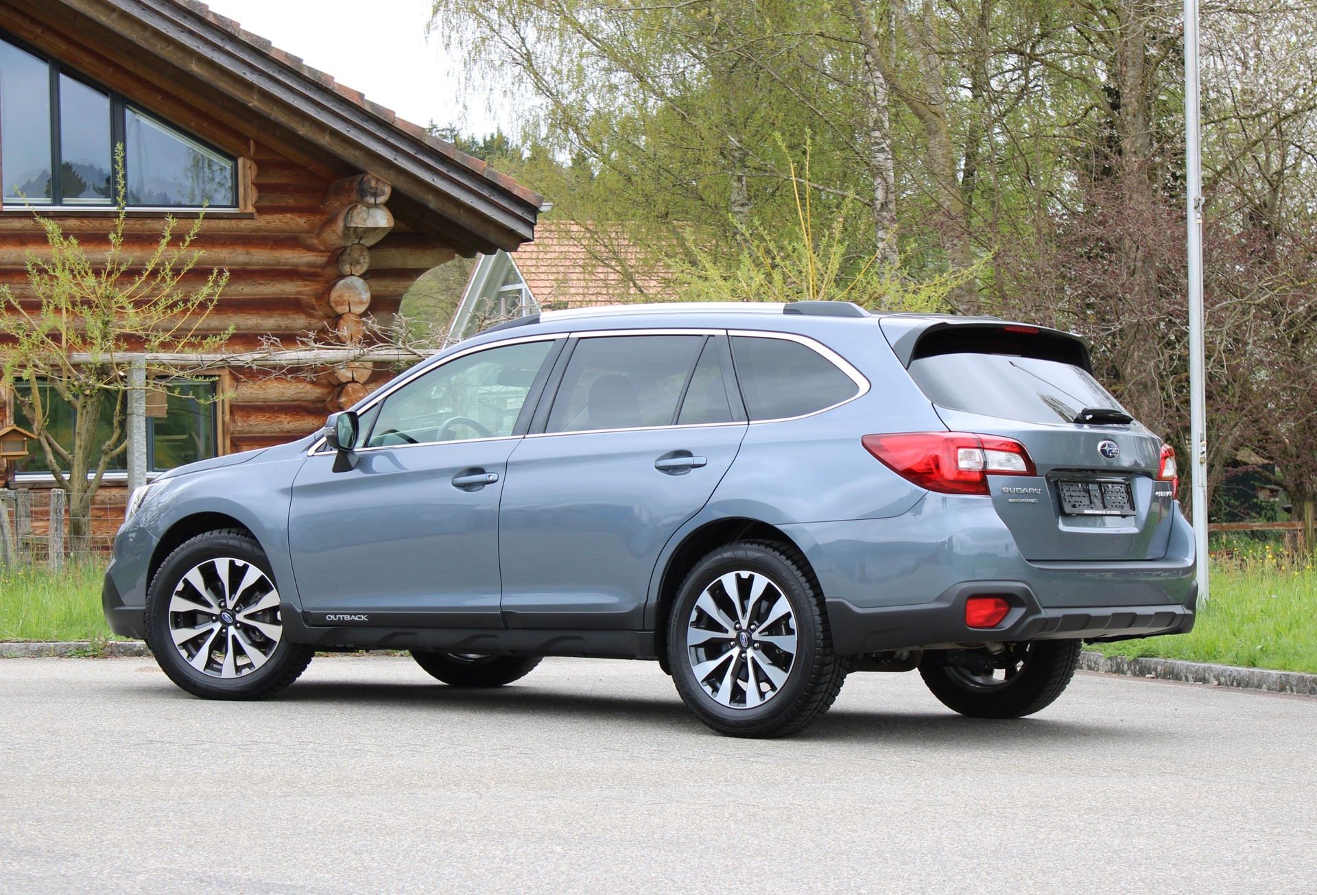 SUBARU Outback 2.5i Luxury AWD Lineartronic-image-2