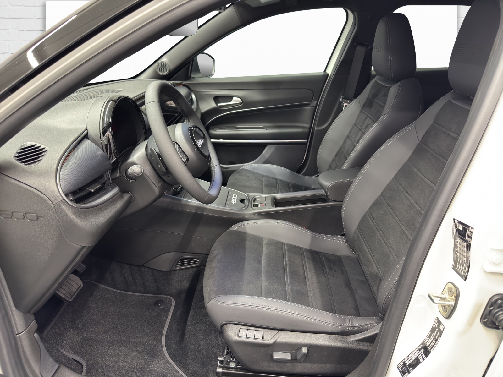 FIAT 600 1.2 Hybrid 145 Sport-image-6