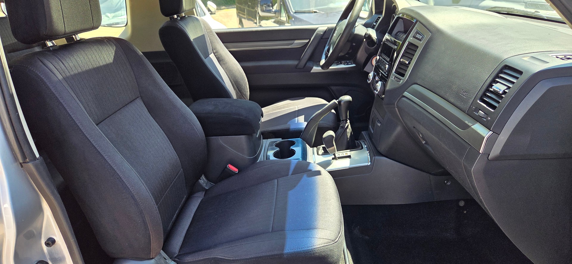 MITSUBISHI Pajero 3.2 DI-D Profi-image-5