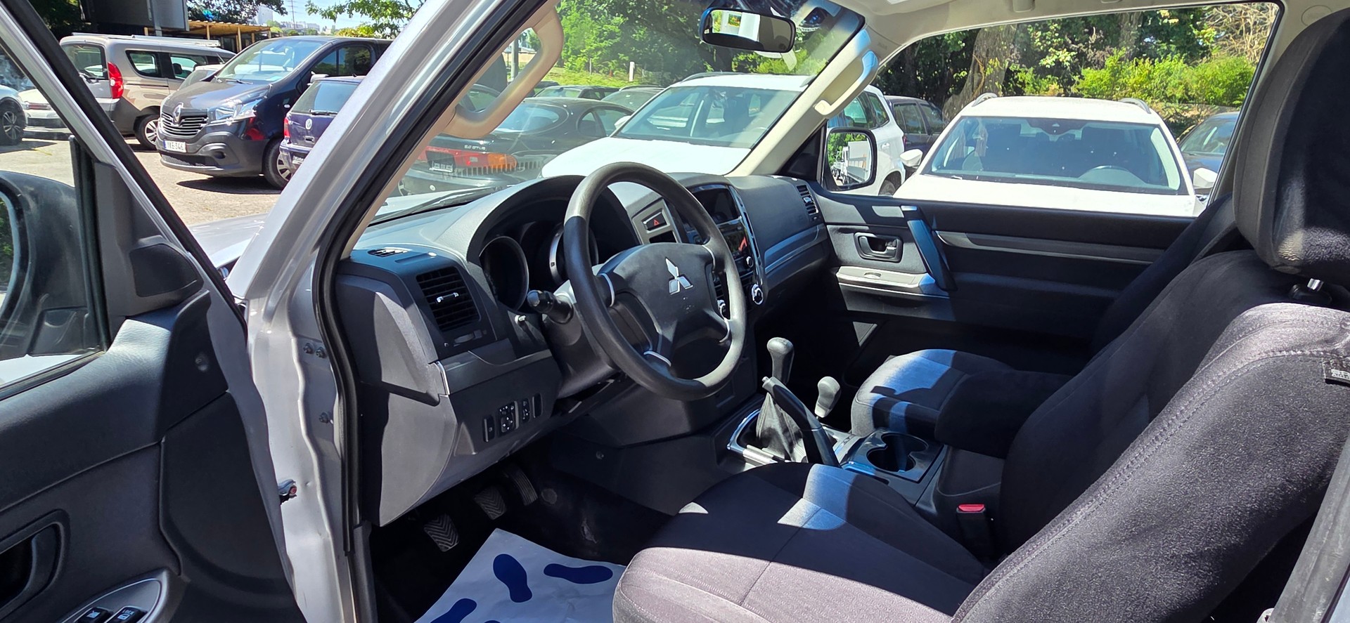 MITSUBISHI Pajero 3.2 DI-D Profi-image-11