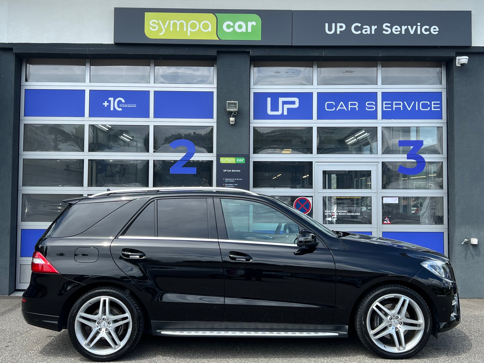 MERCEDES-BENZ ML 350 CDI BlueTec * AHK *-showroom-element-3