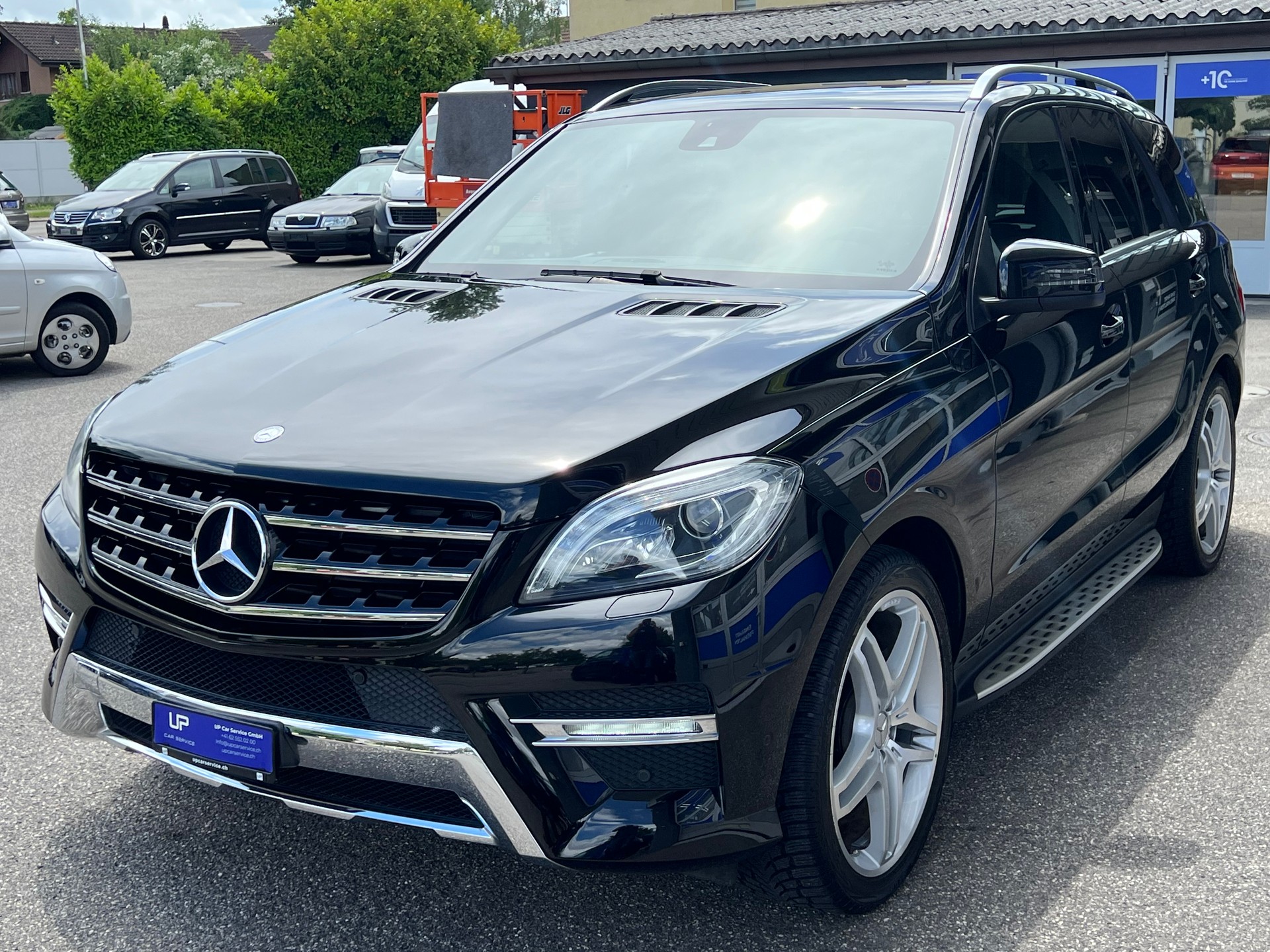 MERCEDES-BENZ ML 350 CDI BlueTec * AHK *-showroom-element-1