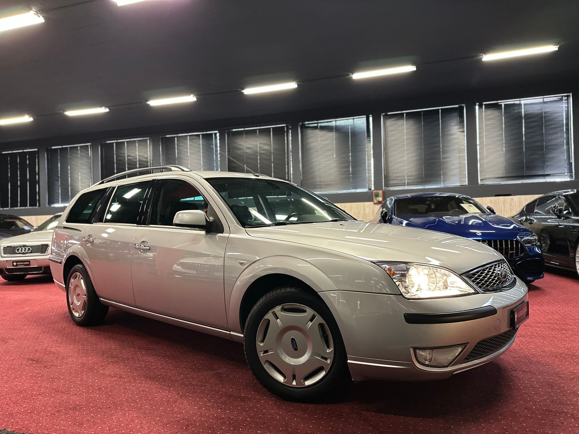 FORD Mondeo 2.0i 16V Titanium / ** Frisch AB MFK + Service 05.2026 **-image-1