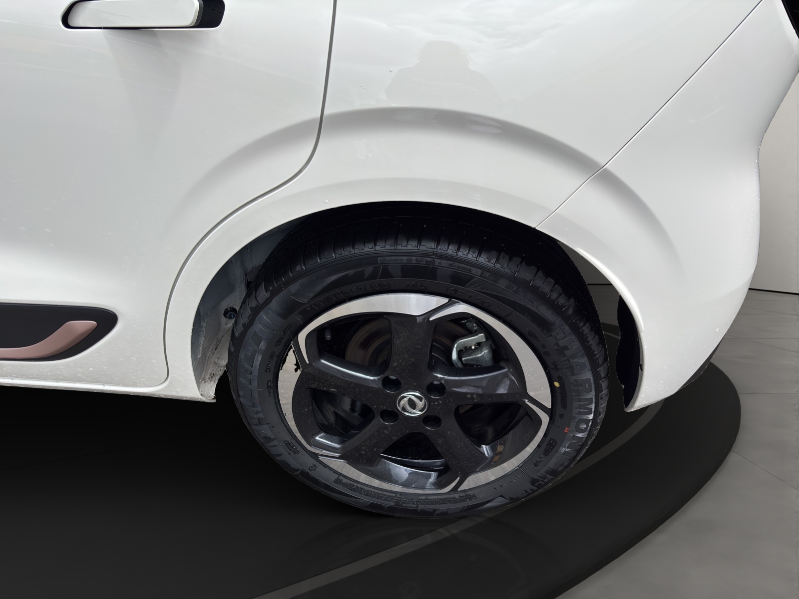 DONGFENG Box Electric-showroom-element-2