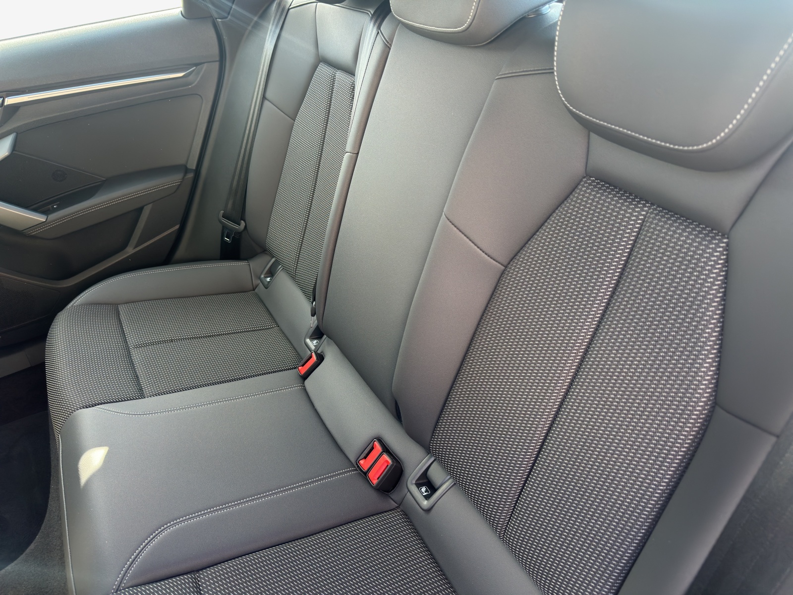 AUDI A3 Sportback 35 TFSI S line S-tronic-image-11
