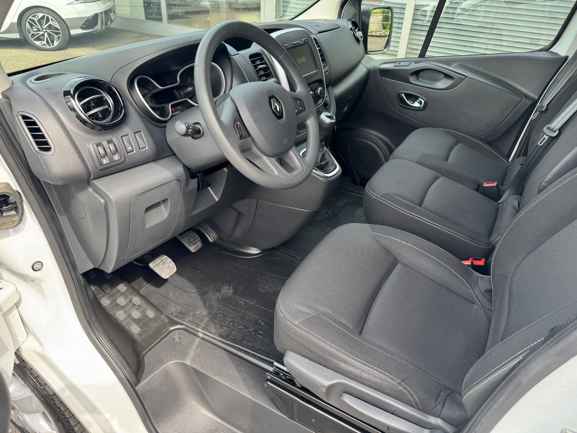 RENAULT Trafic Ene dCi120 2.0 Bus L1H1 Erhöhte Nutzlast 1601 KG-showroom-element-1