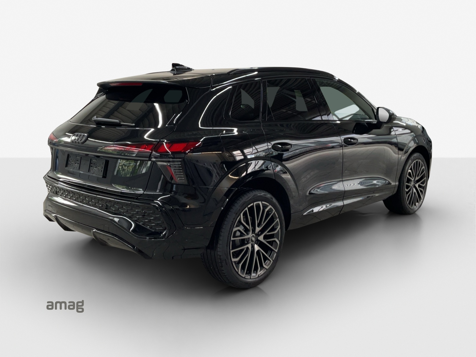 AUDI Q3 SUV 110 kW TFSI S tronic-image-4