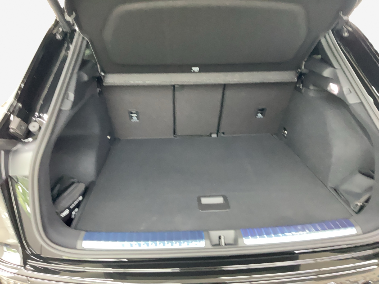 AUDI Q3 SUV 110 kW TFSI S tronic-image-12
