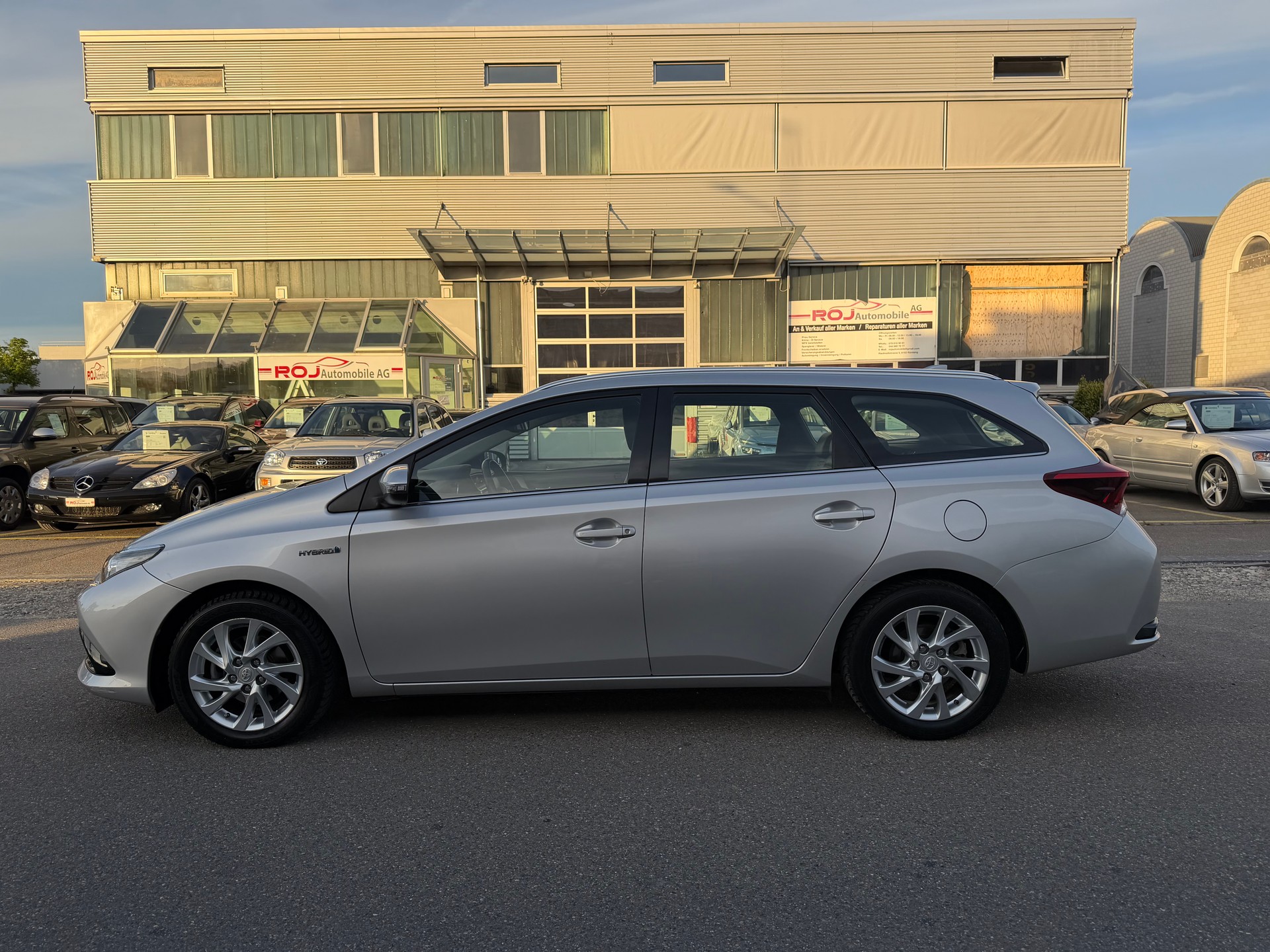 TOYOTA Auris Touring Sports 1.8 HSD Swiss Trend e-CVT