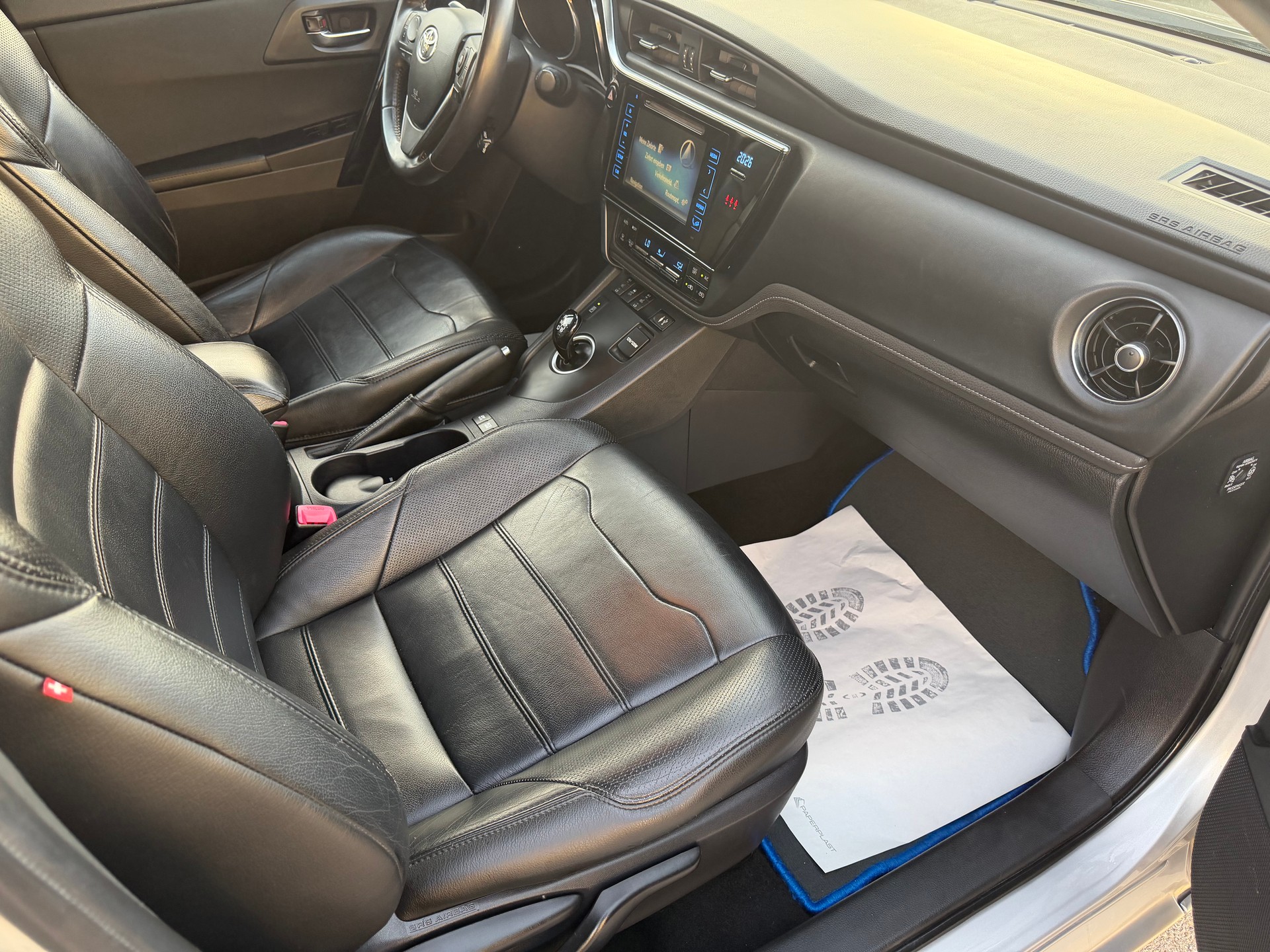 TOYOTA Auris Touring Sports 1.8 HSD Swiss Trend e-CVT-image-12