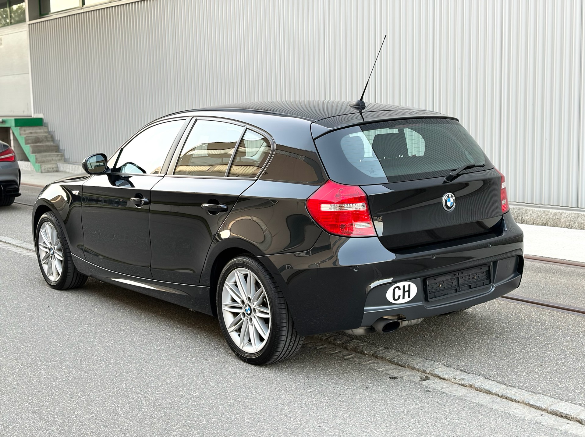 BMW 116i Dynamic Edition-image-2