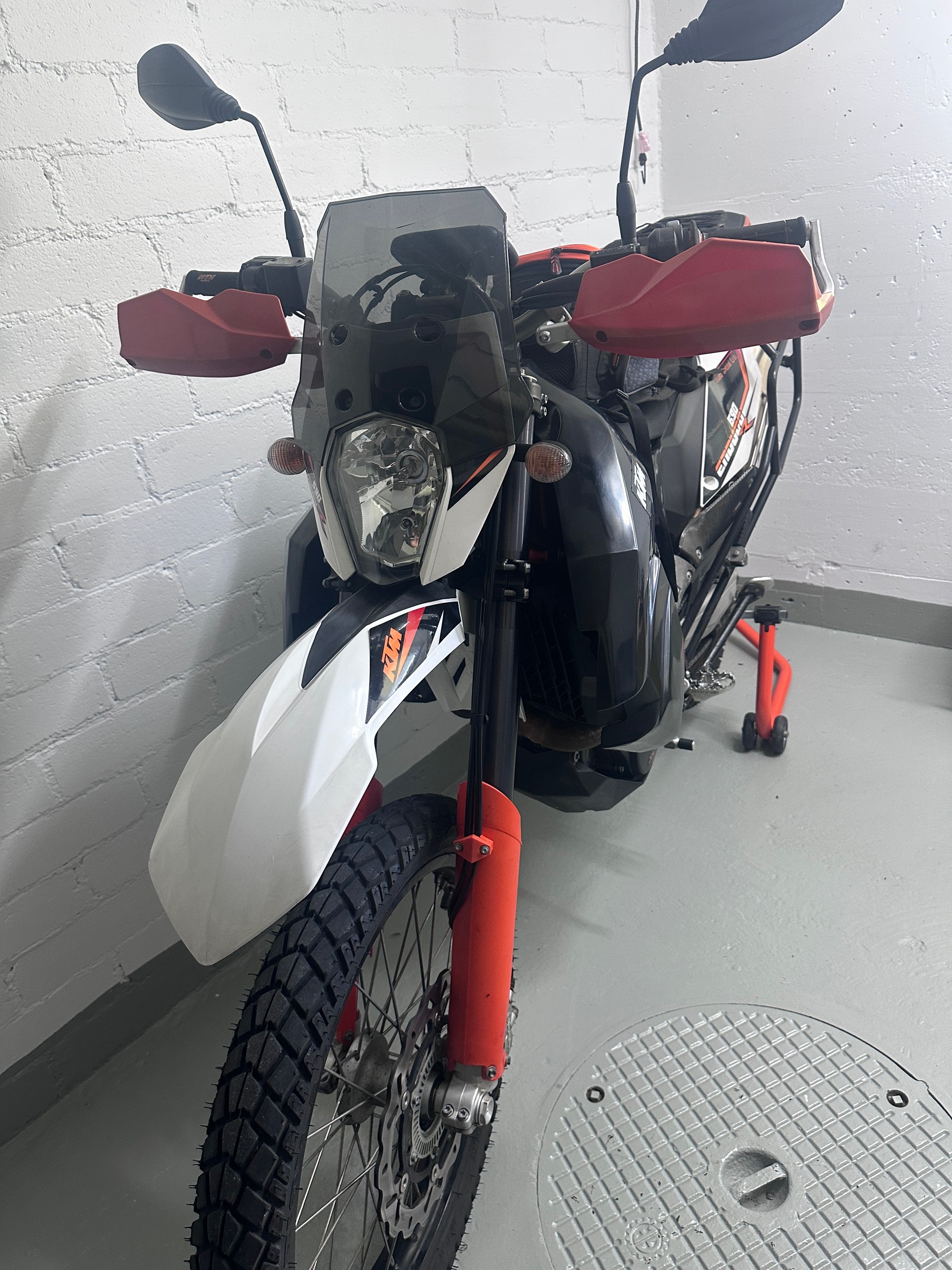 KTM 690 Enduro R-image-8
