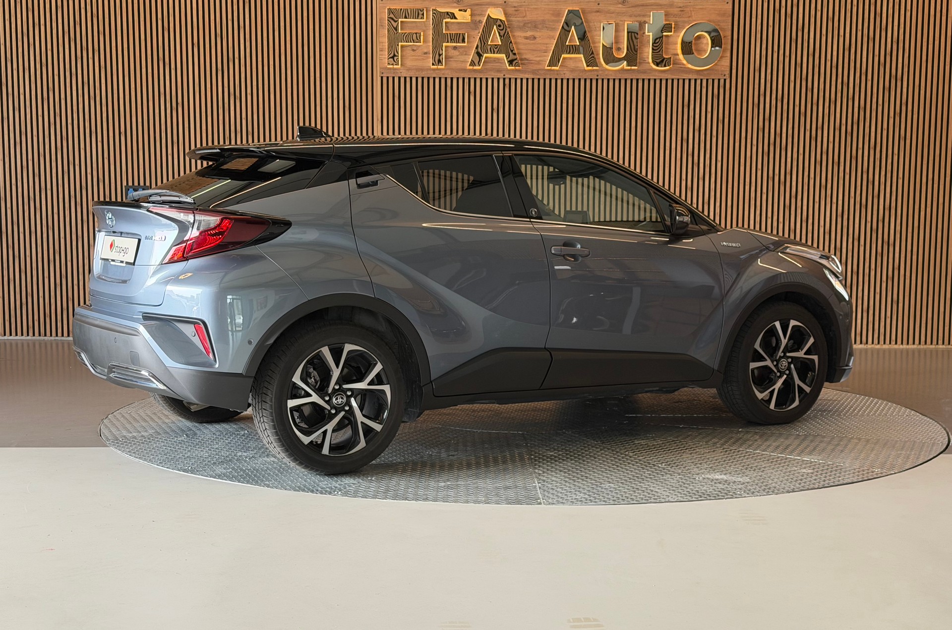 TOYOTA C-HR 2.0 VVTi HSD Trend-image-4