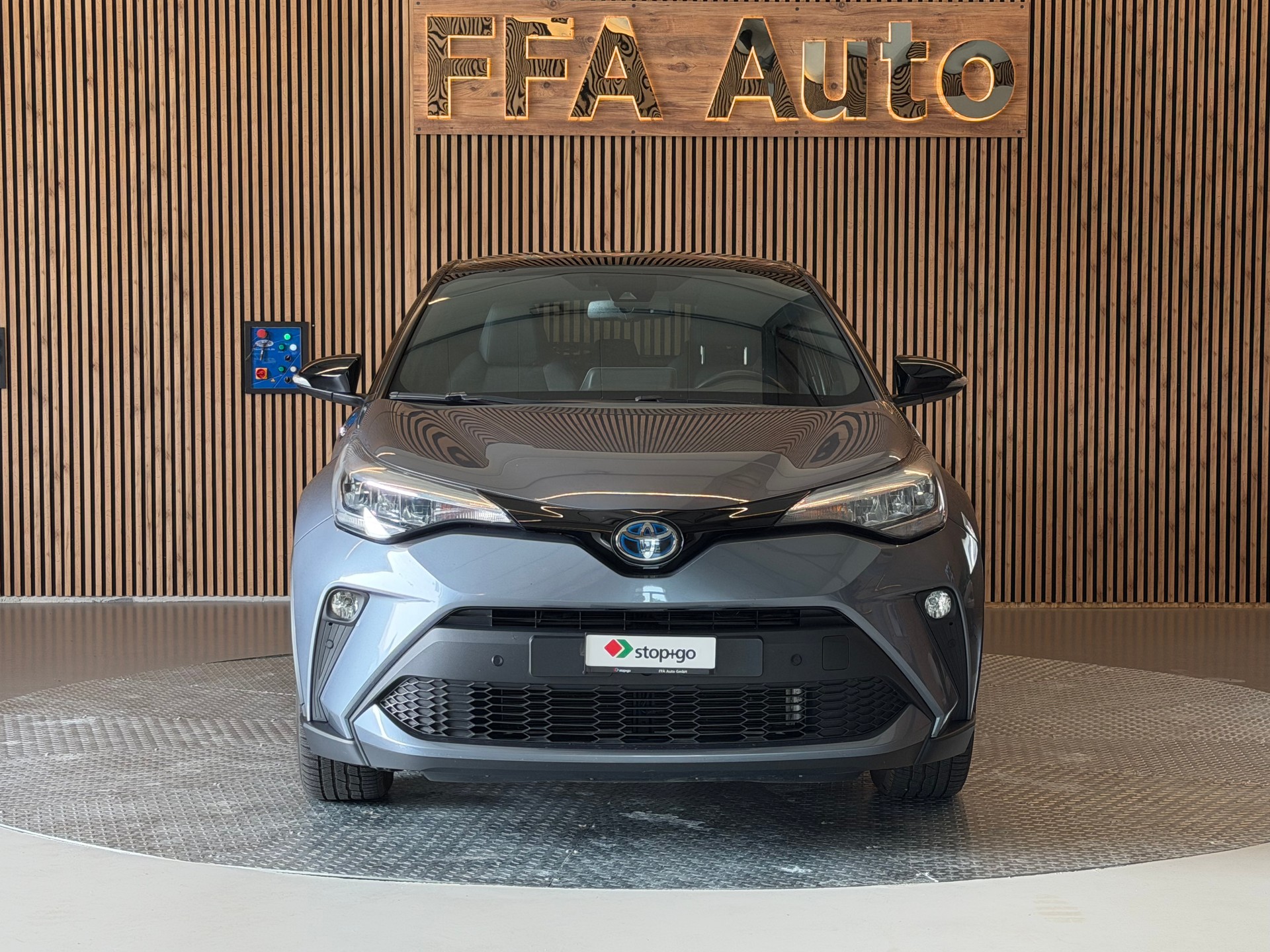 TOYOTA C-HR 2.0 VVTi HSD Trend-showroom-element-1