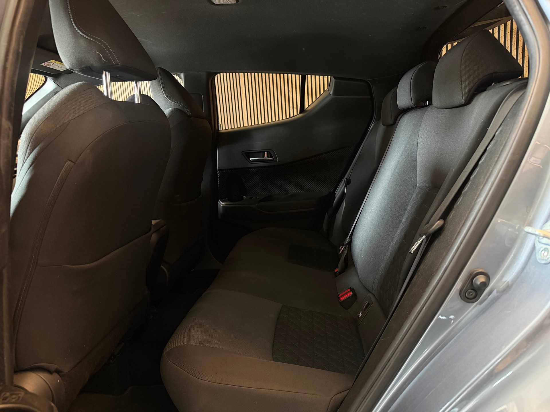 TOYOTA C-HR 2.0 VVTi HSD Trend-image-19