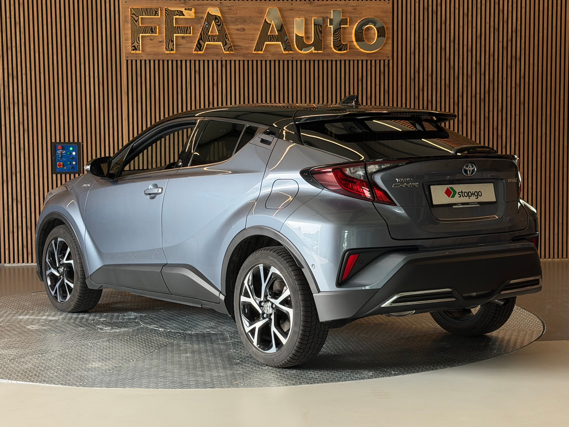 TOYOTA C-HR 2.0 VVTi HSD Trend-image-7